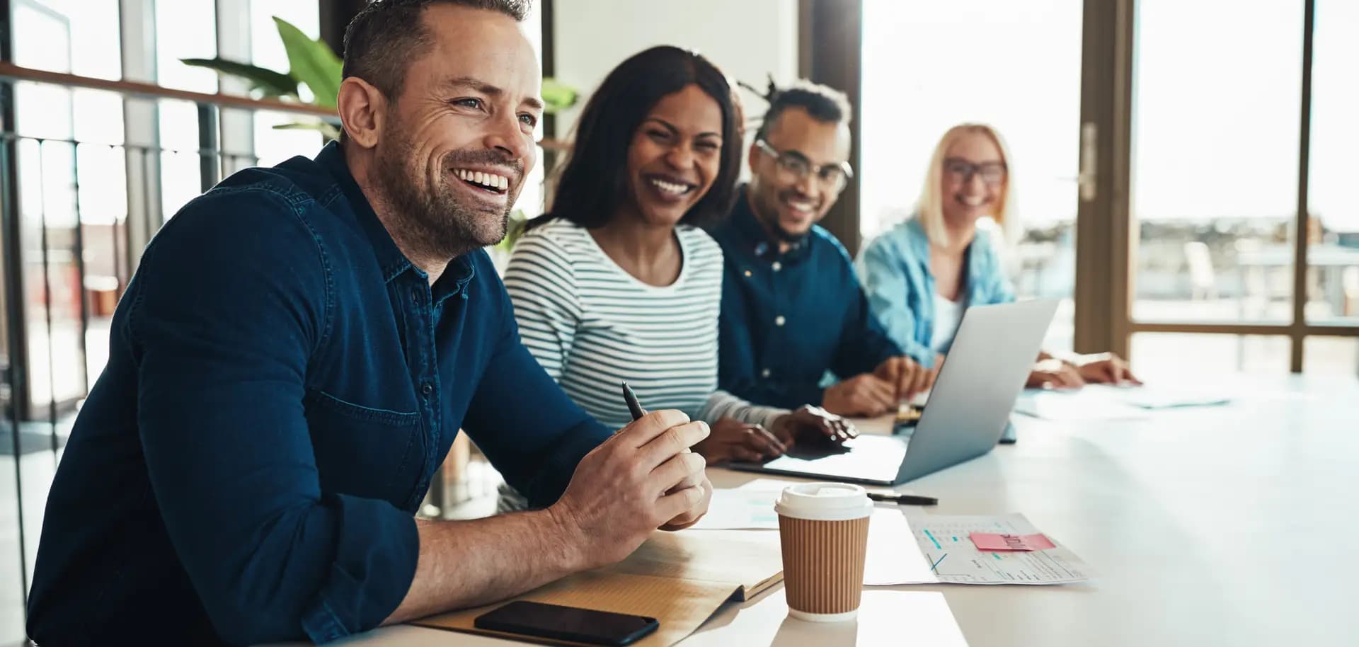 Conseiller immobilier Ecotransac souriants